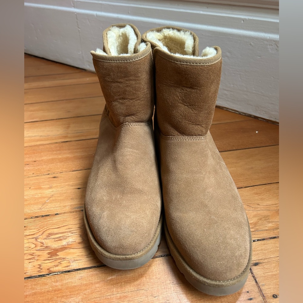 Ugg Chestnut mid rise wedge boot